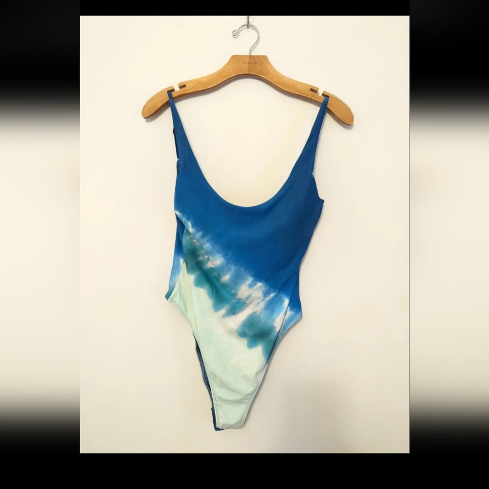 🌊 O'Neill New with tags One Piece Cheeky Tie Dye Swimsuit